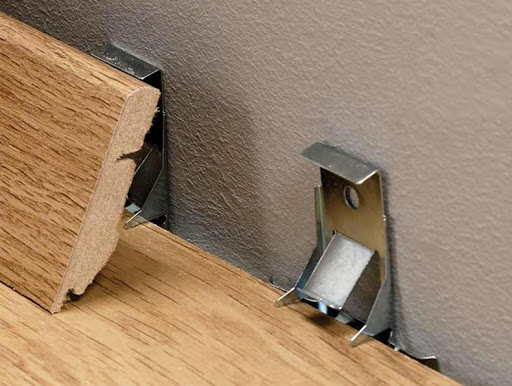 Фото товара крепеж для плинтуса quick-step 8 мм (50шт/уп)  снят!!! QSCLIPSKRME7080  parketcity-ufa.ru Картинка товара крепеж для плинтуса quick-step 8 мм (50шт/уп)  снят!!! QSCLIPSKRME7080  parketcity-ufa.ru
