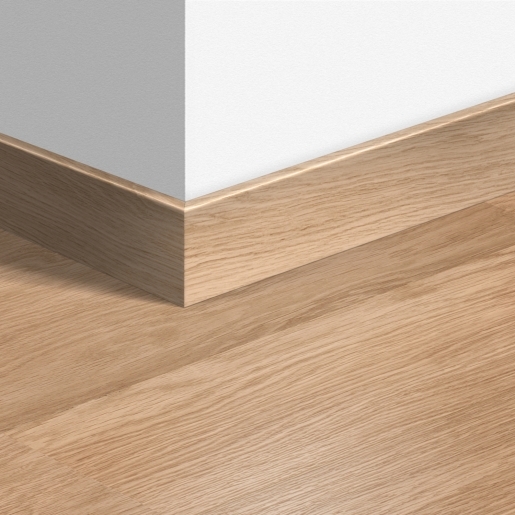 Картинка товара плинтус мдф quick-step  915 белый дуб лакированный QSPSKR0915 parketcity-ufa.ru