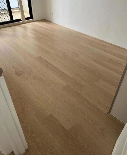 Картинка товара ламинат quick-step 8/32 impressive 3105 доска белого дуба лакированная IM3105 parketcity-ufa.ru
