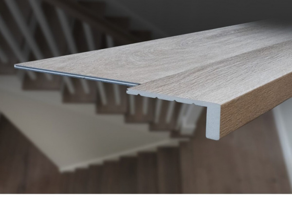 Картинка товара ступень из кварцвинила republic floor grizzly/babo STRENACG005 parketcity-ufa.ru