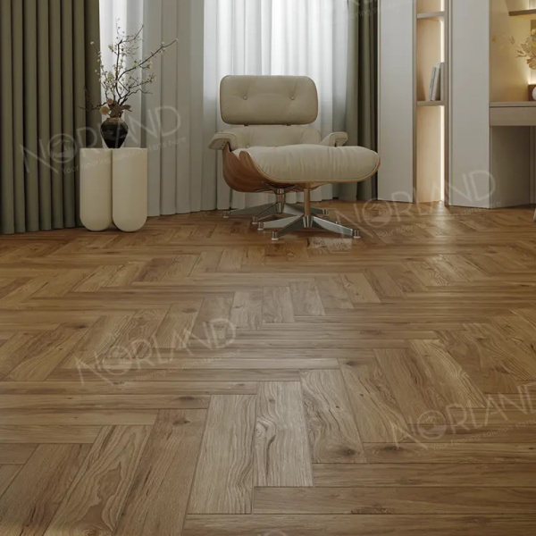 Фото товара ламинат norland 8/33 herringbone elegant lf303-18 дуб корсика 013406 parketcity-ufa.ru Картинка товара ламинат norland 8/33 herringbone elegant lf303-18 дуб корсика 013406 parketcity-ufa.ru
