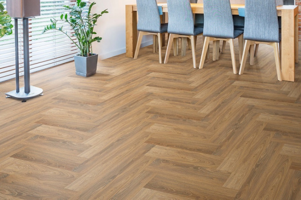 Картинка товара spc-ламинат floor factor елка 15 дуб табак коричневый HB15 parketcity-ufa.ru