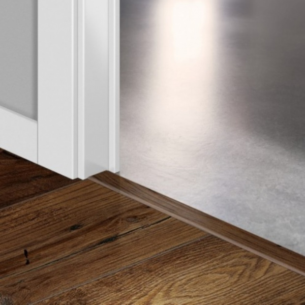 Картинка товара профиль quick-step 1542 incizo 5-в-1 реставрированный тёмный каштан   снят!!! QSINCP01542 parketcity-ufa.ru