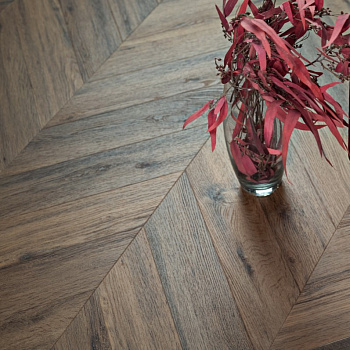 Плитка Vinilam Parquet Chevron 107516 Лувр  parketcity-ufa.ru