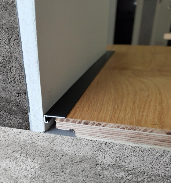 Картинка товара плинтус металлический licorn micro 16 line 2500*16*6 мм остаток!!! МА-0000073 parketcity-ufa.ru