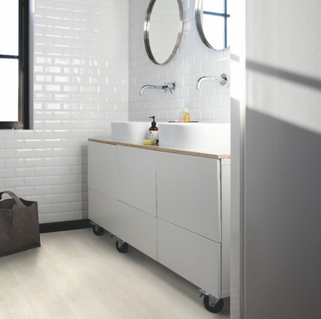 Картинка товара плитка quick-step alpha vinyl bloom 40079 дуб морской светлый  AVMPU40079 parketcity-ufa.ru